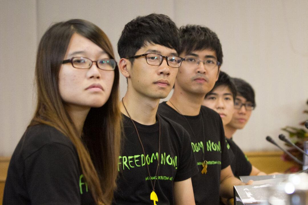 Hong Kong Holds Long Awaited Dialogue With Student Leaders