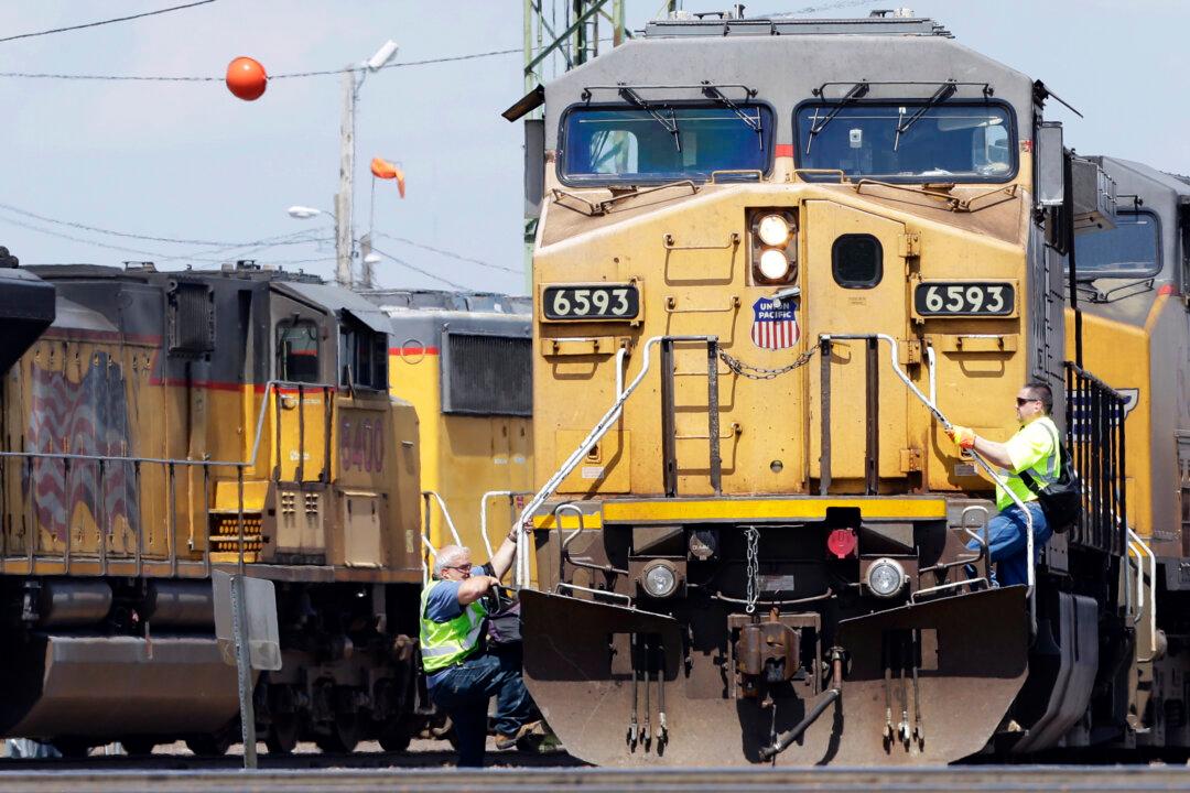 Railroad Industry Sues to Block California’s Aggressive Locomotive Emission Rules