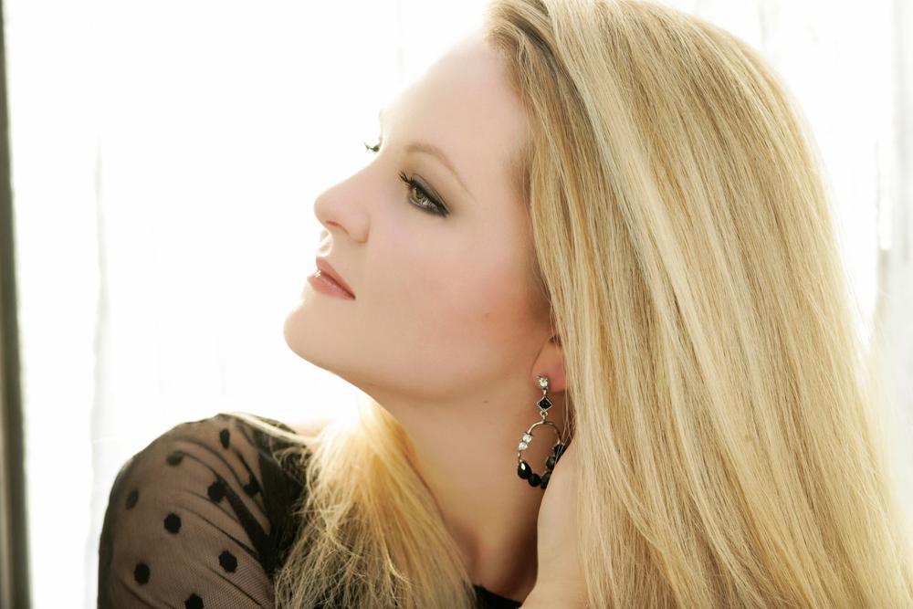 Q&A With Singer Elizabeth DeShong