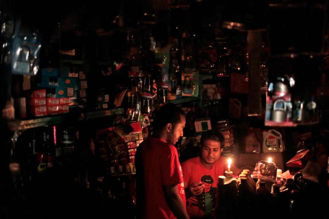 Power Grid Failure Causes 7-Hour Widespread Blackouts in Bangladesh