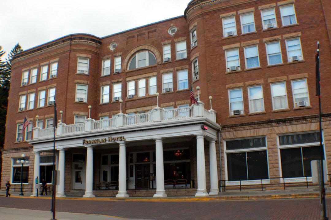 Legends Steakhouse at the Franklin Hotel