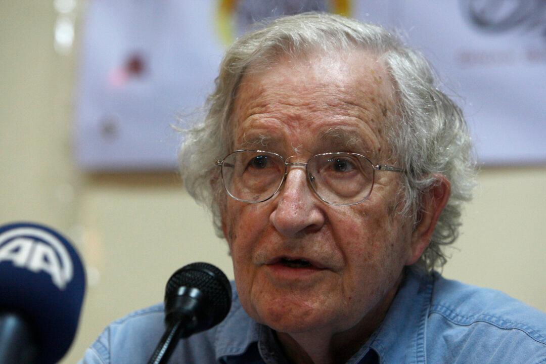 Noam Chomsky Responds to Revelations He Met With Jeffrey Epstein