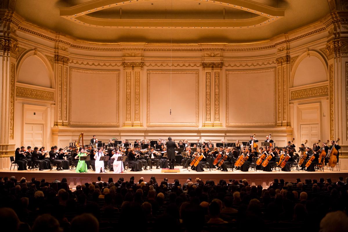 Proud Dad Treats Son to Shen Yun Orchestra