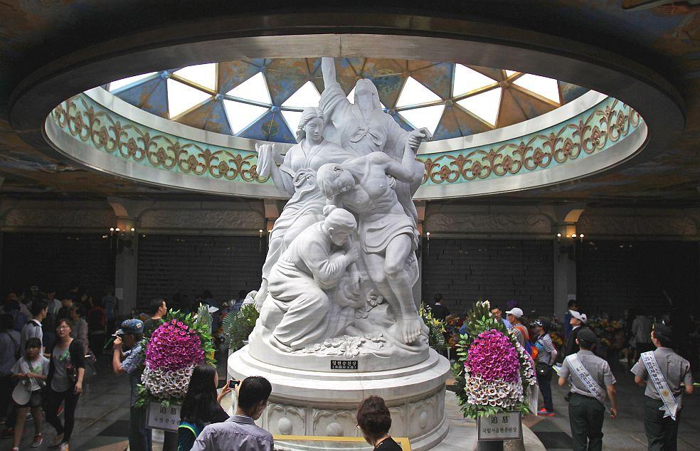 Woman Recounts Experiences of Korean War