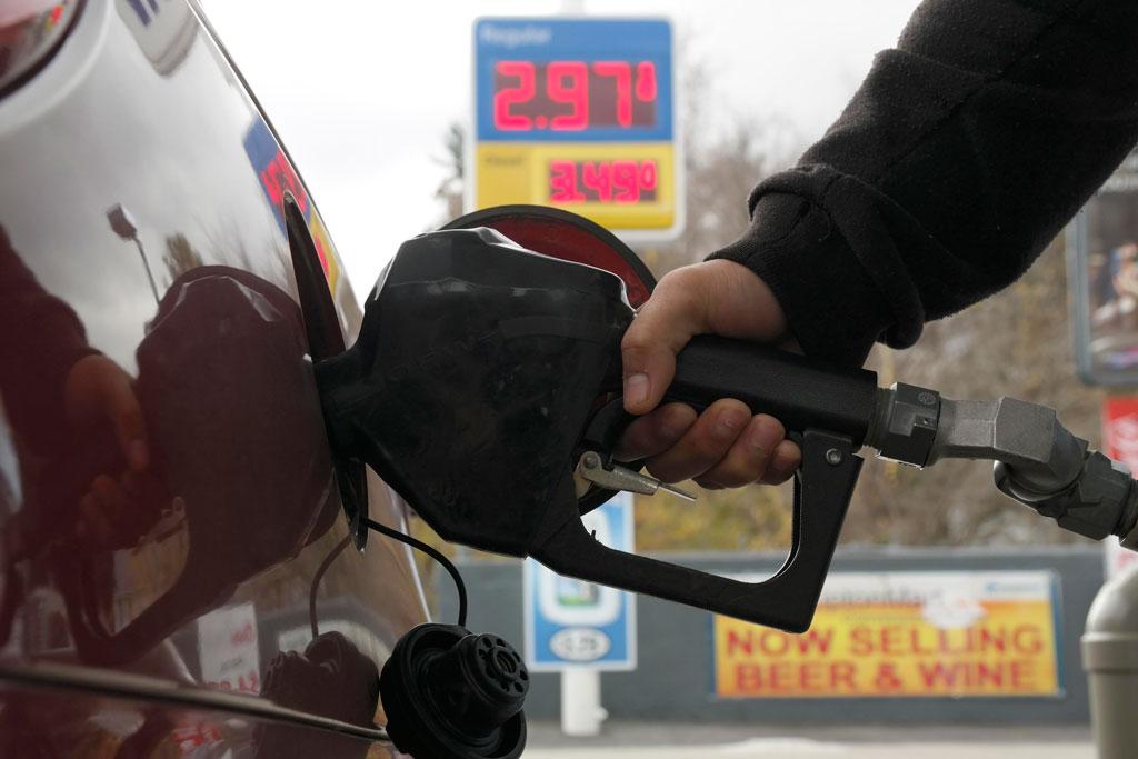 Gas to Average Under $3 in 2015, Gov’t Says
