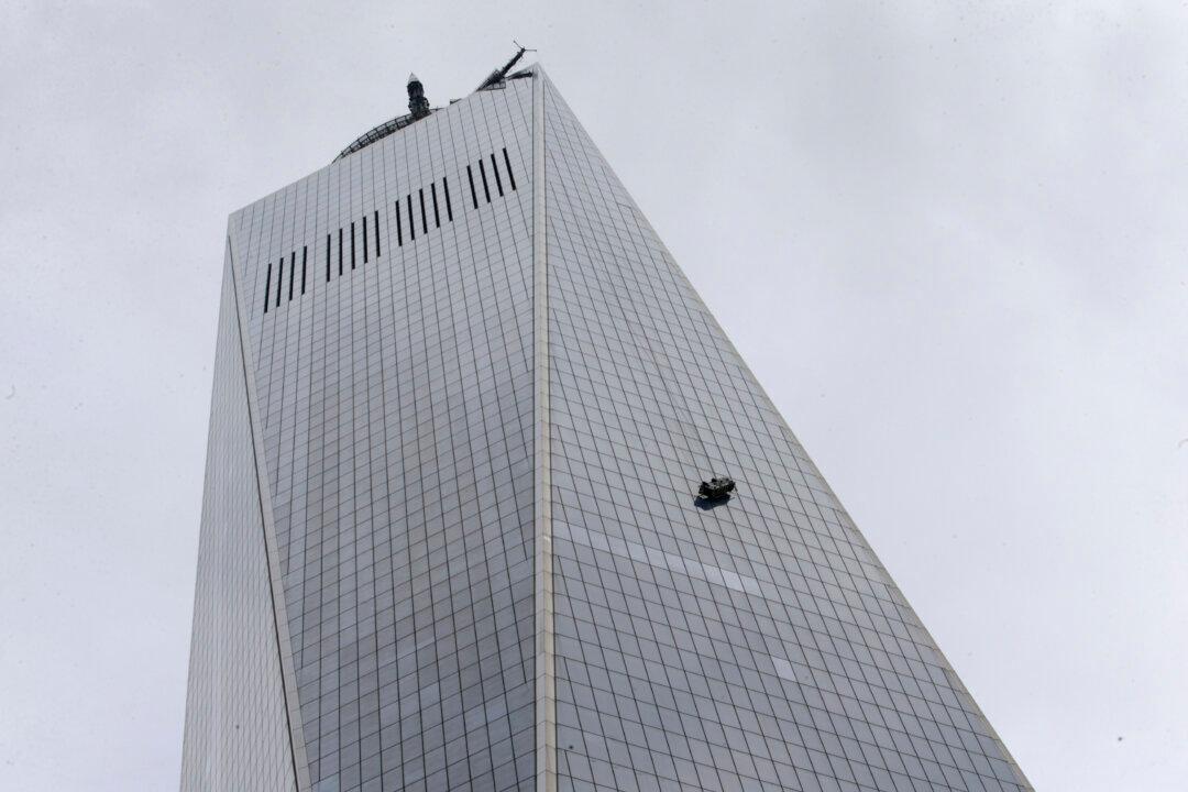 2 Window Washers Saved After Dangling 69 Stories on World Trade Center Scaffolding