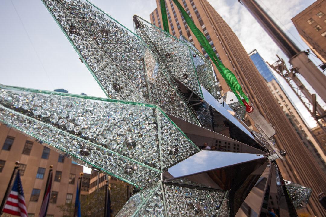 Swarovski Star Ascends Rockefeller Christmas Tree in NYC