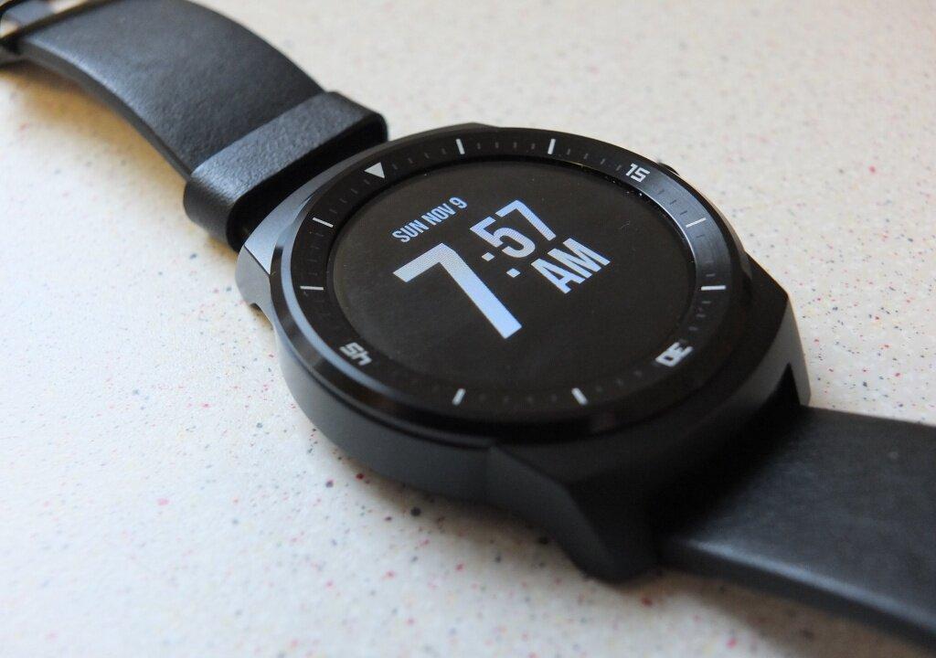 Let’s Take a Closer Look at the LG G Watch R (Video)