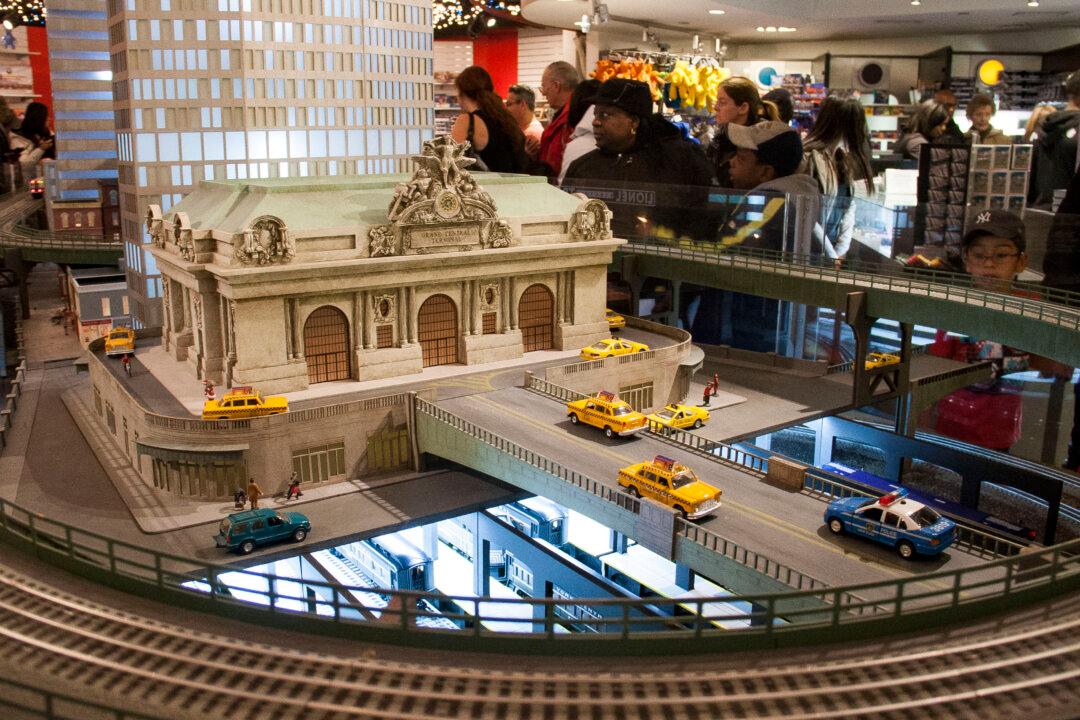 It’s Holiday Season: Grand Central Terminal Train Show Opens for 13th Year
