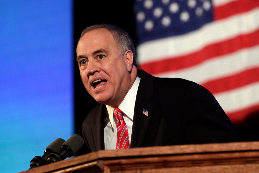 NY Comptroller DiNapoli Eyes Municipal Finances, Contractor Use