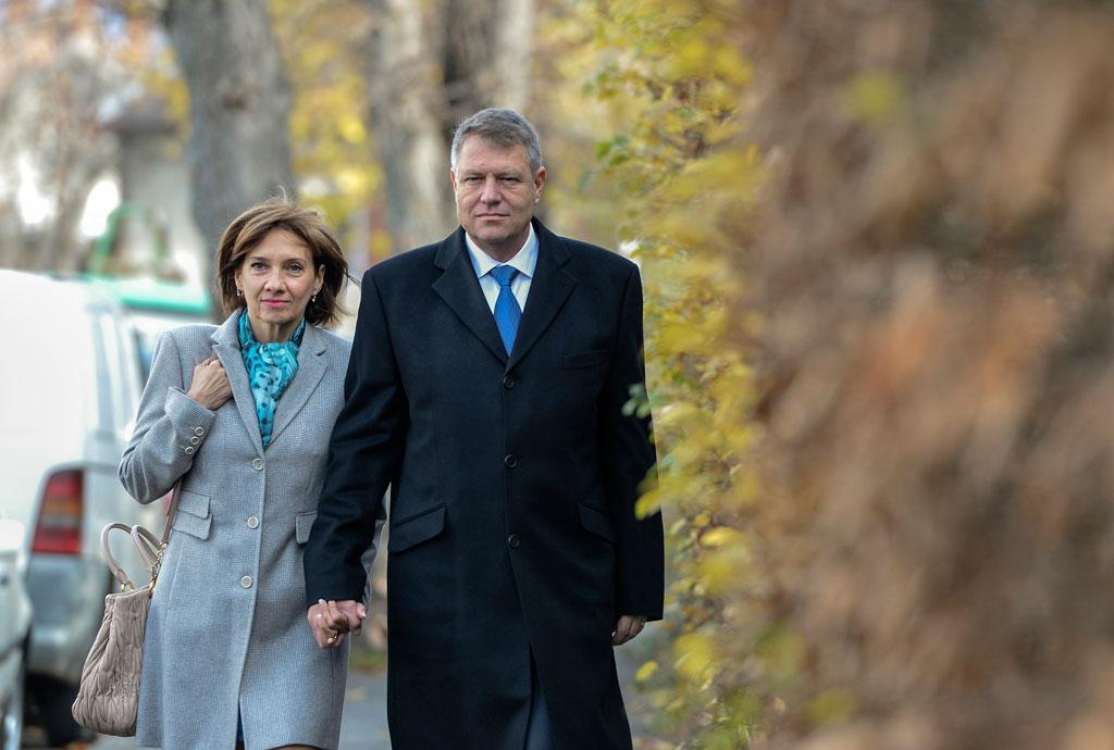 Romania’s Prime Minister Concedes Defeat in Runoff