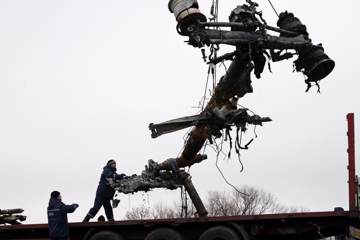 Work Starts in Ukraine to Collect Wreckage of MH17