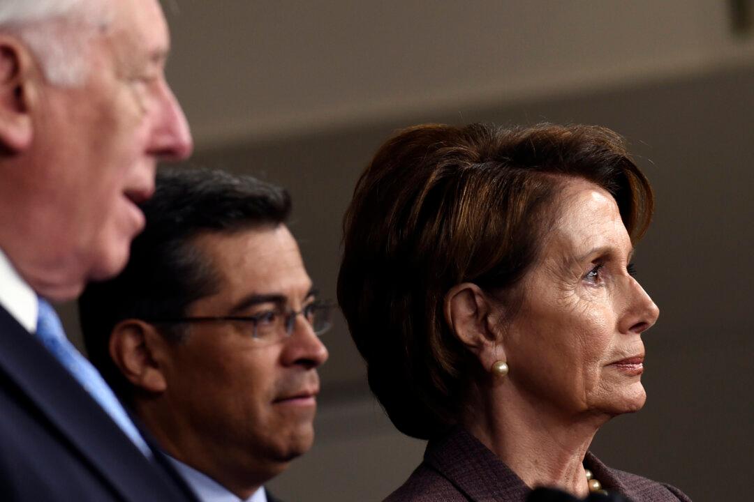 House Democrats Re-Elect Nancy Pelosi as Minority Leader