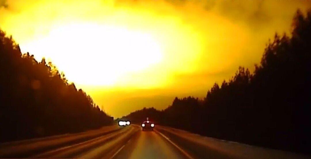 UFO? Meteor Fireball? Huge Explosion Captured on Video Over Russia’s Sverdlovsk Oblast