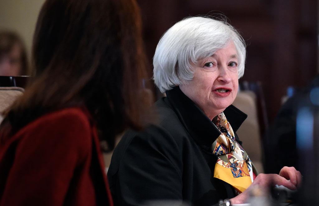 Fed Sees Solid US Economy, Despite New Threats
