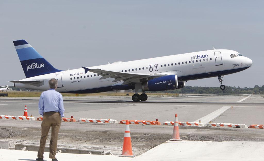 JetBlue to Add Bag Fees on Cheapest Tickets
