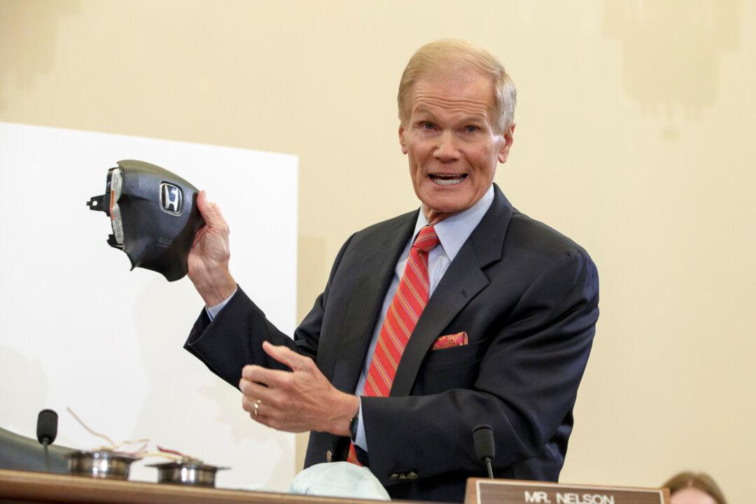 US Safety Agency Threatens to Act Against Takata Air Bag Maker