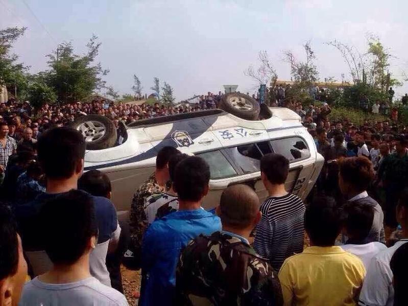 Police Clash With 10,000 Seeking to Stop Construction of Medical Center in Southern China