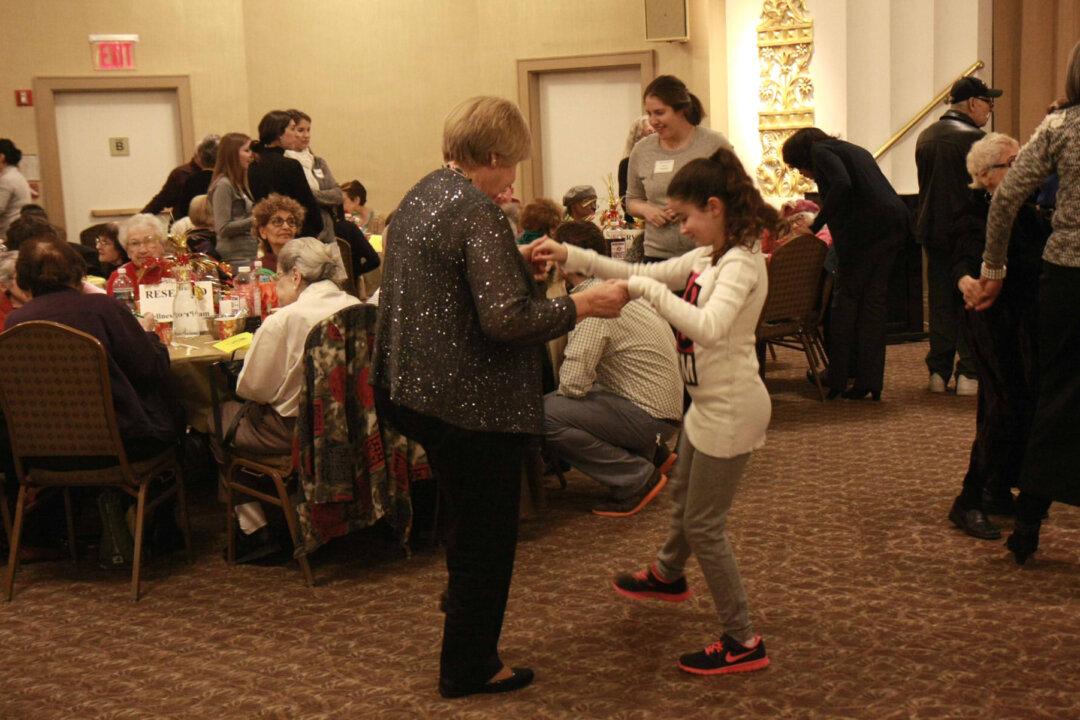 Hundreds Come Together at Annual Thanksgiving Banquet for Seniors