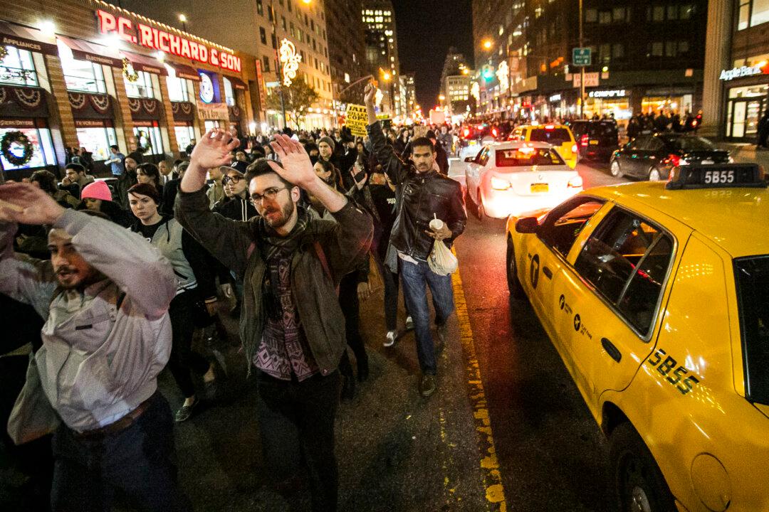 Ferguson NYC: Multiple Marches, Protesters Shut Down Bridges, FDR