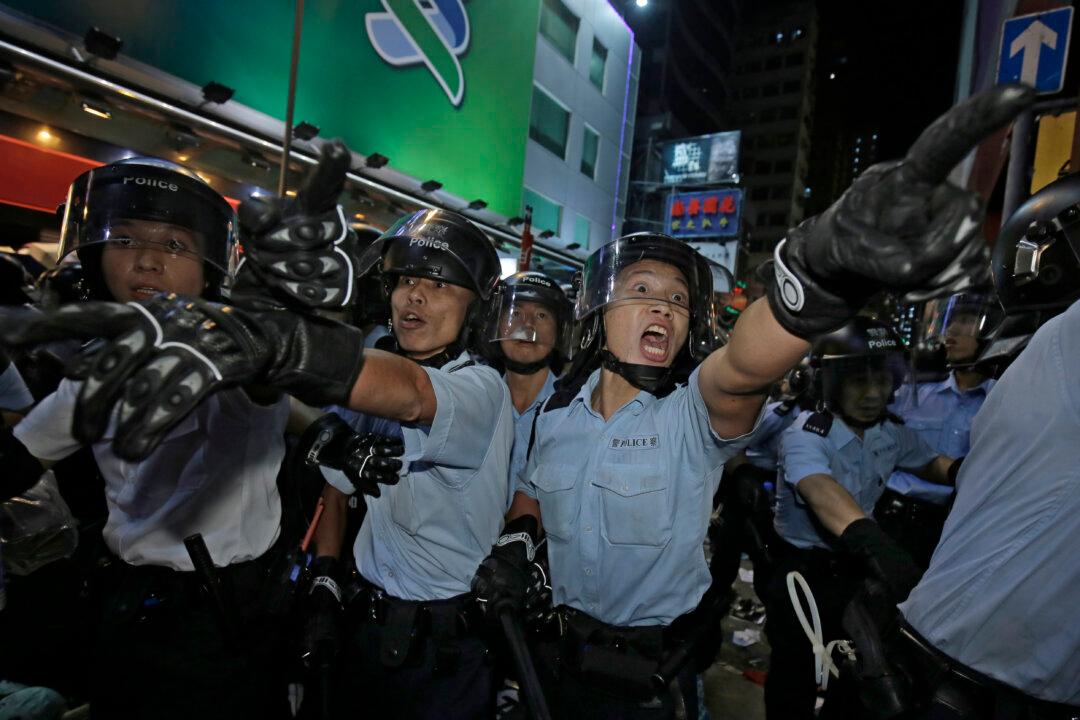 Hong Kong Police Clear Defiant Democracy Protesters