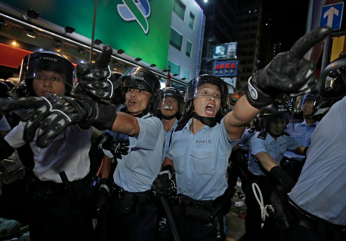 Hong Kong Police Clear Defiant Democracy Protesters