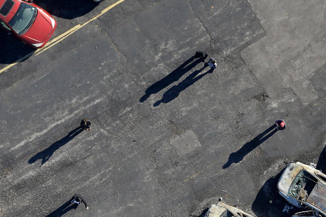 Grand Jury Focused on Key Fatal Ferguson ‘Tussle’