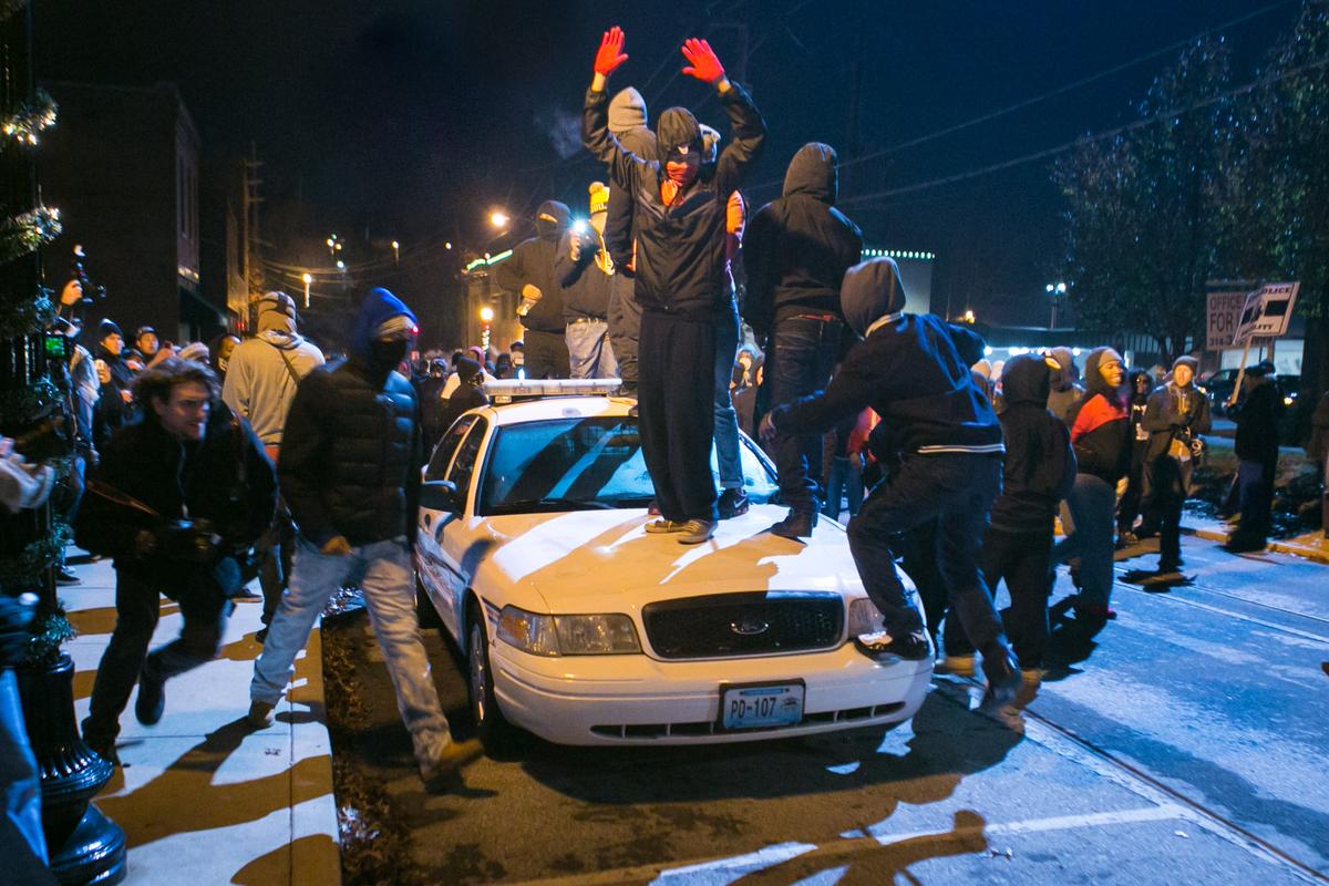 Ferguson Violence Continues for Second Night (+Photos, Videos)
