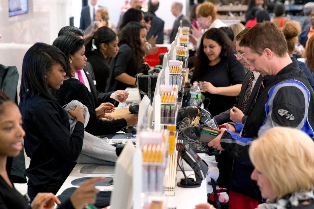 US Consumer Spending Up 0.2 Percent in October