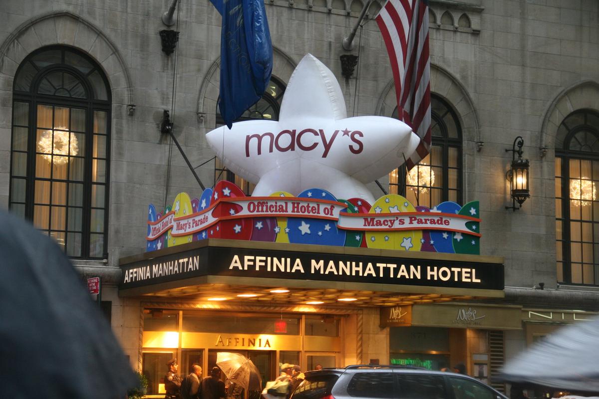 As Sales Grow, Cyber Monday and Black Friday Are Both Tempting Options