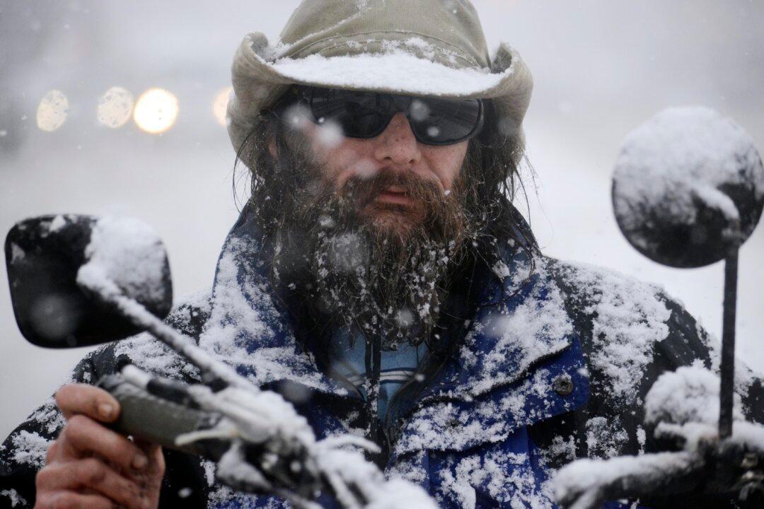 Thanksgiving Travelers Greeted by Cheap Gas, Flight Delays... Rain and Snow