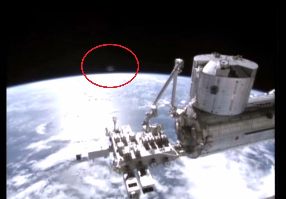 UFO Sightings 2014: International Space Station Captures UFO ‘Matching Speed’ Over Earth