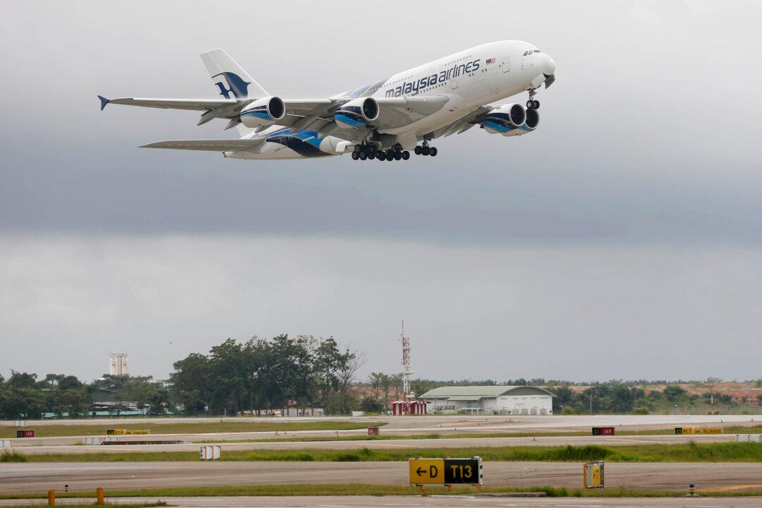 Malaysia Airlines Flight 370: Pilot Examines Hijacking and Fire Theories