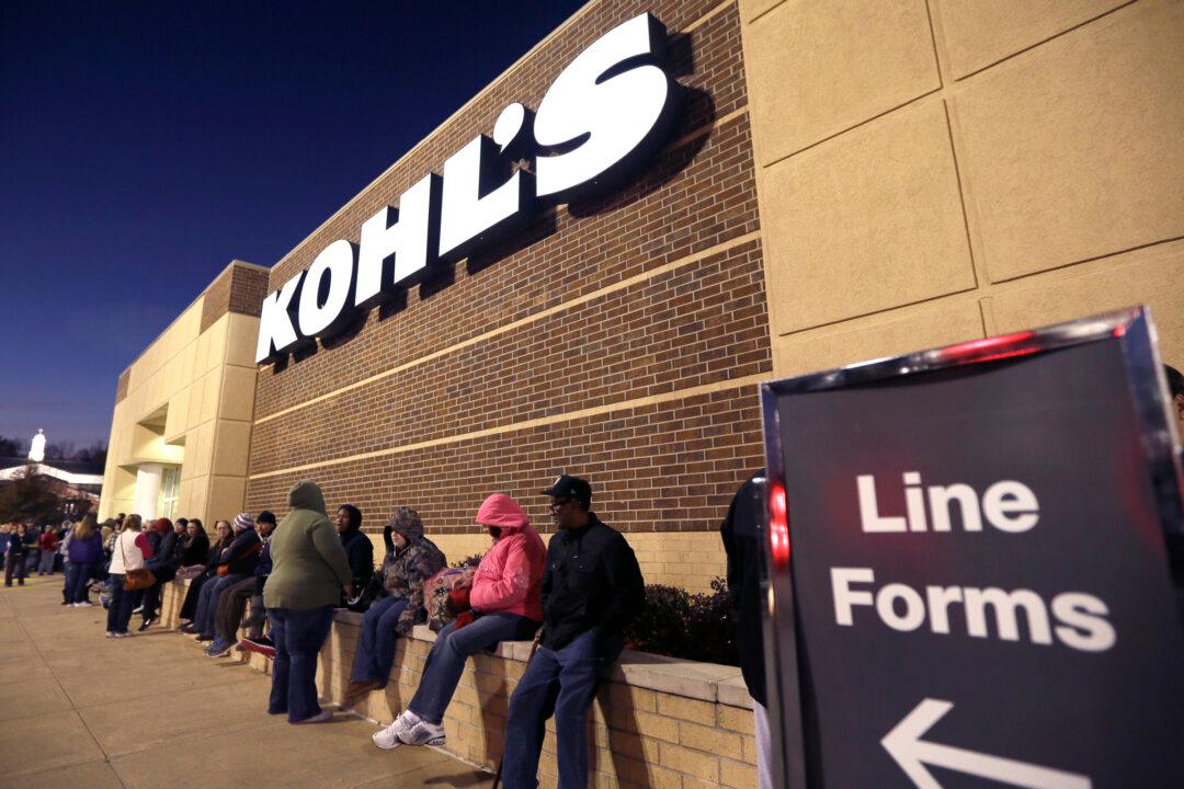 Black Friday Caused by Slavery? Nope, ‘Stemmed From The Sale Of Slaves After Thanksgiving’ Totally Fake