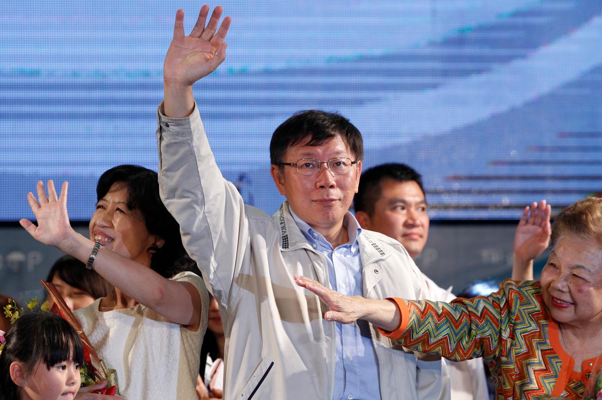 Photo of Taipei Mayor on Subway Stuns Mainland Chinese