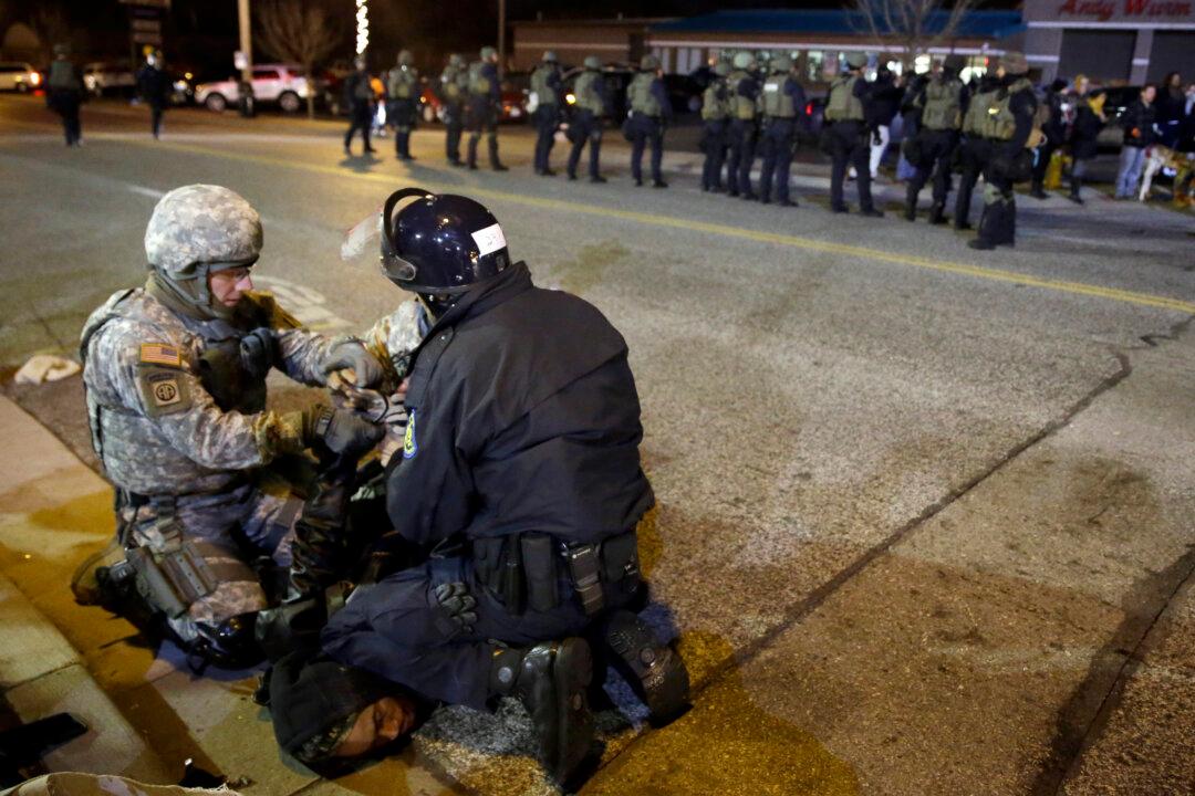 16 Arrested in Ferguson as Demonstrations Return (+Videos)