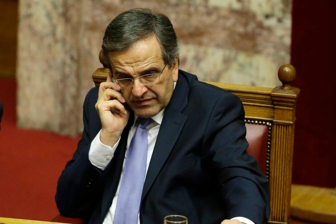 Greek Stocks Plummet on Fear of Political Crisis