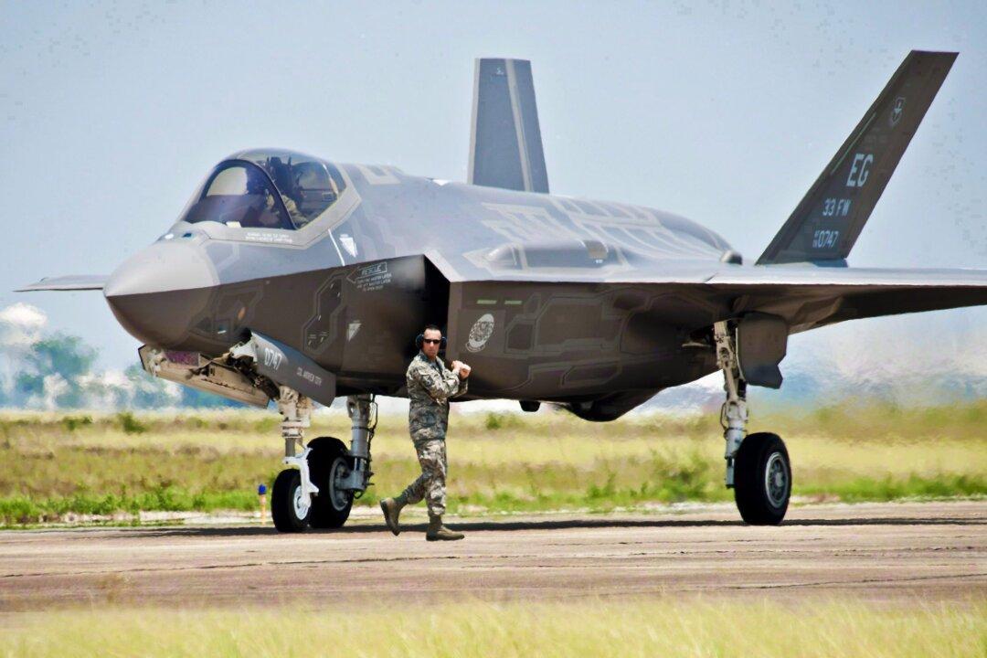 New Cold War? F-35 Lightning II Would Lose to J-31 Fighter Jet, Official Claims