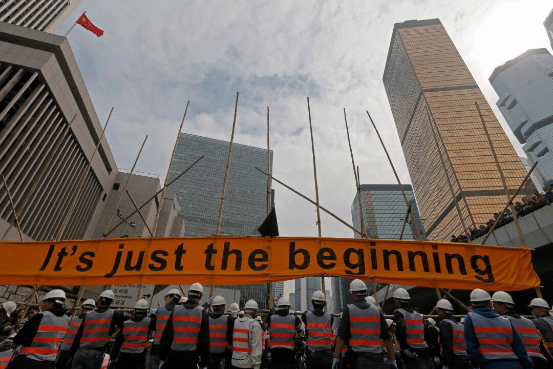 Hong Kong Police Dismantle Main Camp, Arrest Protesters, Lawmakers (+Photo Gallery)