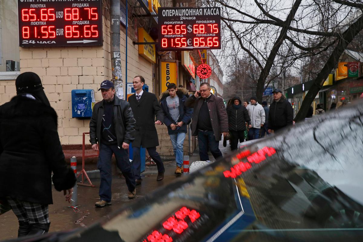Ruble Collapse Shakes Russian Economy, Consumers