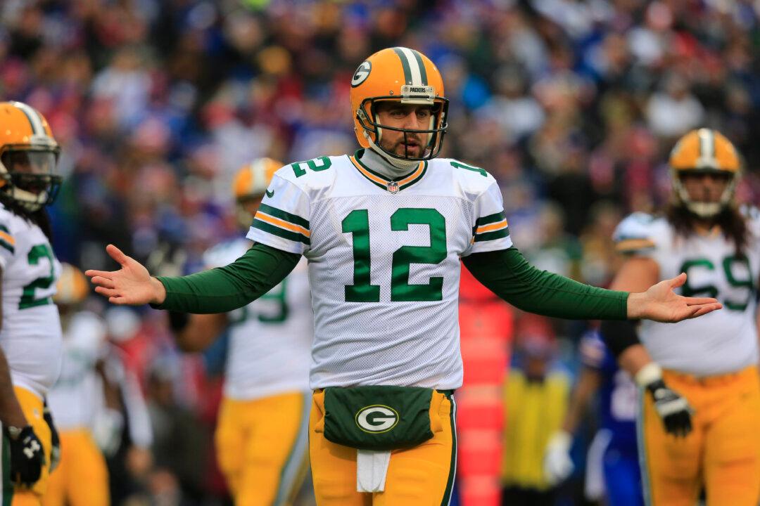 Aaron Rodgers Injured: Matt Flynn Backup for Packers; Rodgers Carted Off with Leg Injury (Video)