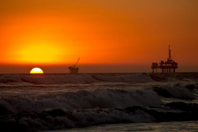 Collapsing Oil Prices to Slow Green Revolution as Energy Costs Plummet