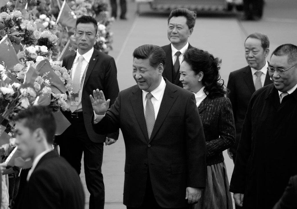 Raining? No Umbrellas Around Chinese Leader Xi Jinping, Please
