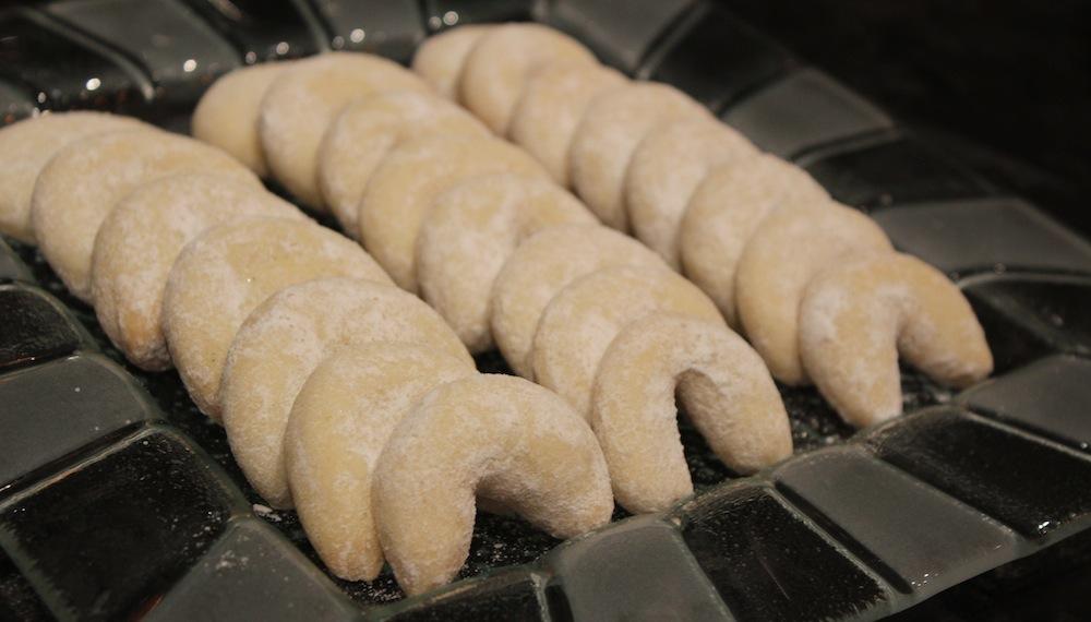 Recipe: Vanilla Christmas Crescents
