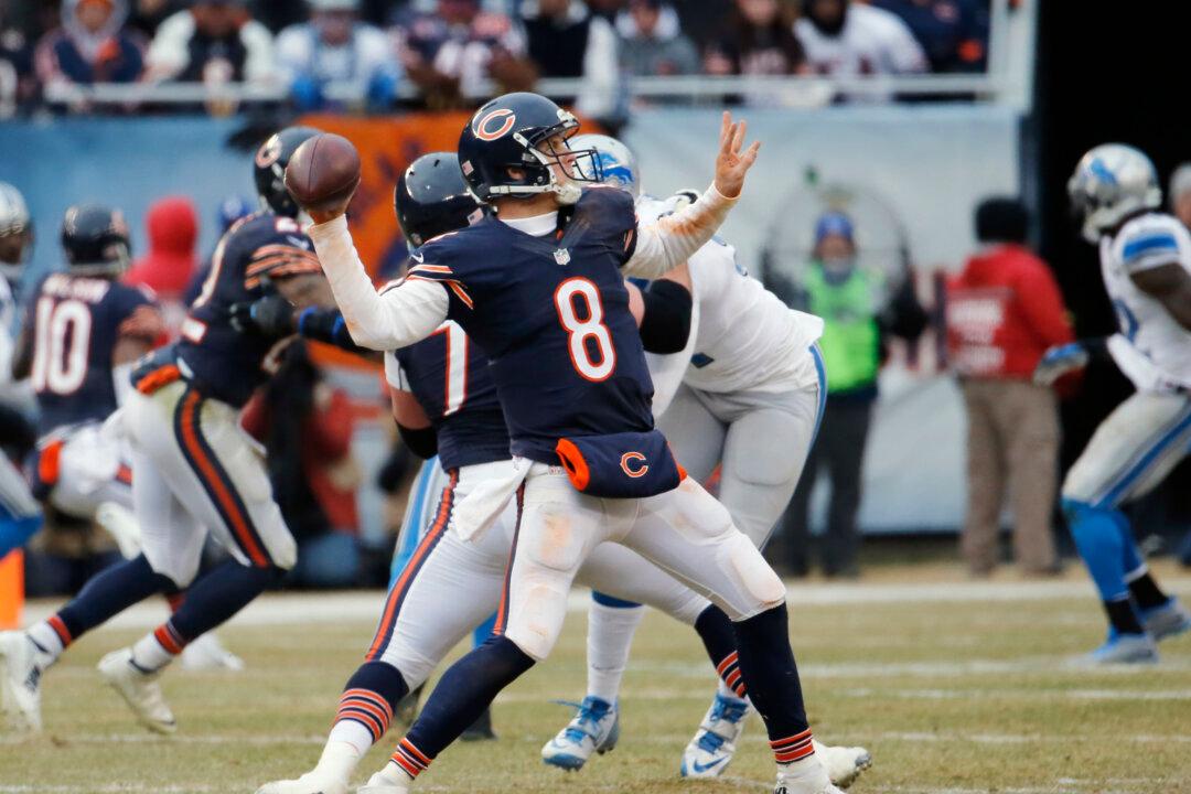 Jimmy Clausen Plays Well in Start; Titans Among Suitors for Jay Cutler?