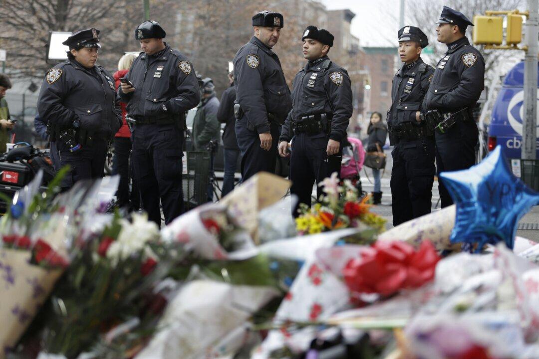 Mayor Asks Protesters to ‘Step Back’ Until After Officers’ Funerals