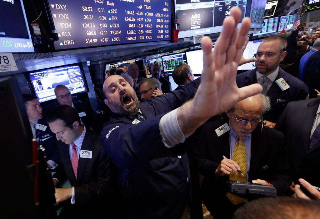 Investors Expect Higher Stocks in 2015, but Also Turbulence
