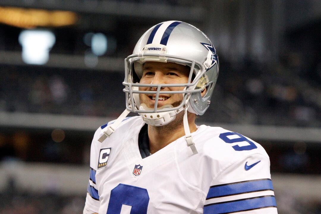 Tony Romo Now a Backup, Says Dak Prescott Has Earned Right