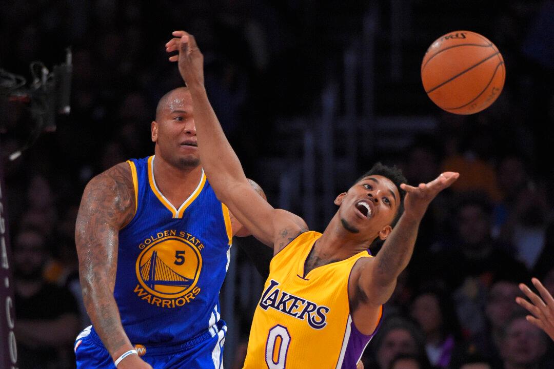 Lakers Whip Warriors; Are The Lakers Better Without Kobe?