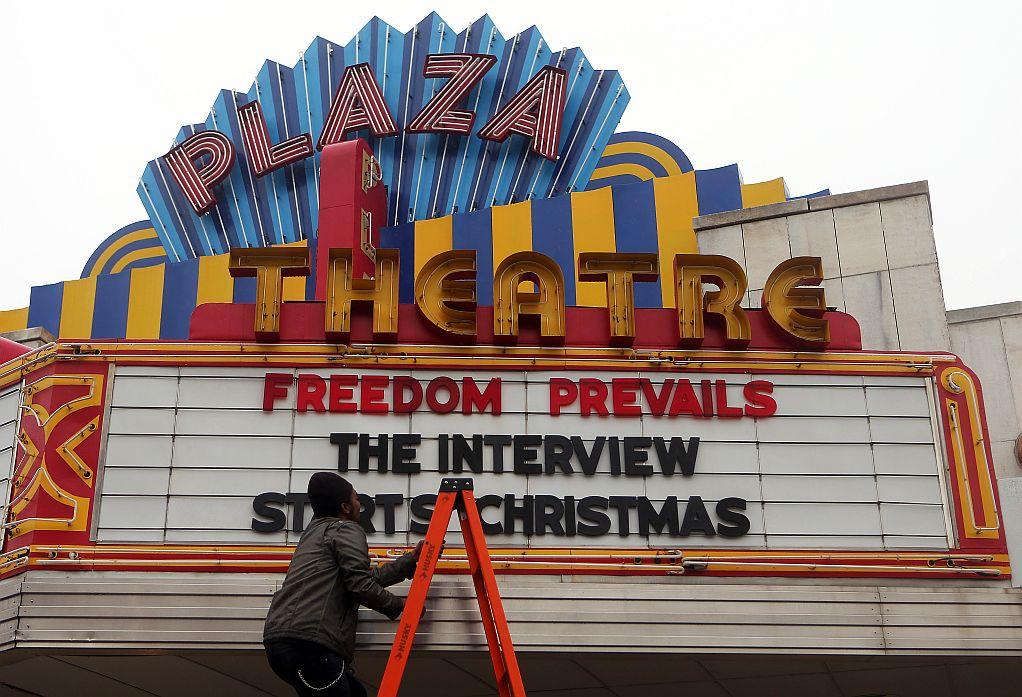 Braving Threats, ‘The Interview’ to Show on Christmas Day in Some Theaters